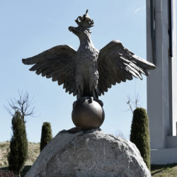 Obelisk niepodległościowy w Podsarniu