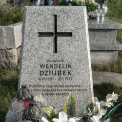 Grób Wendelina Dziubka na cmentarzu parafialnym w Jabłonce.